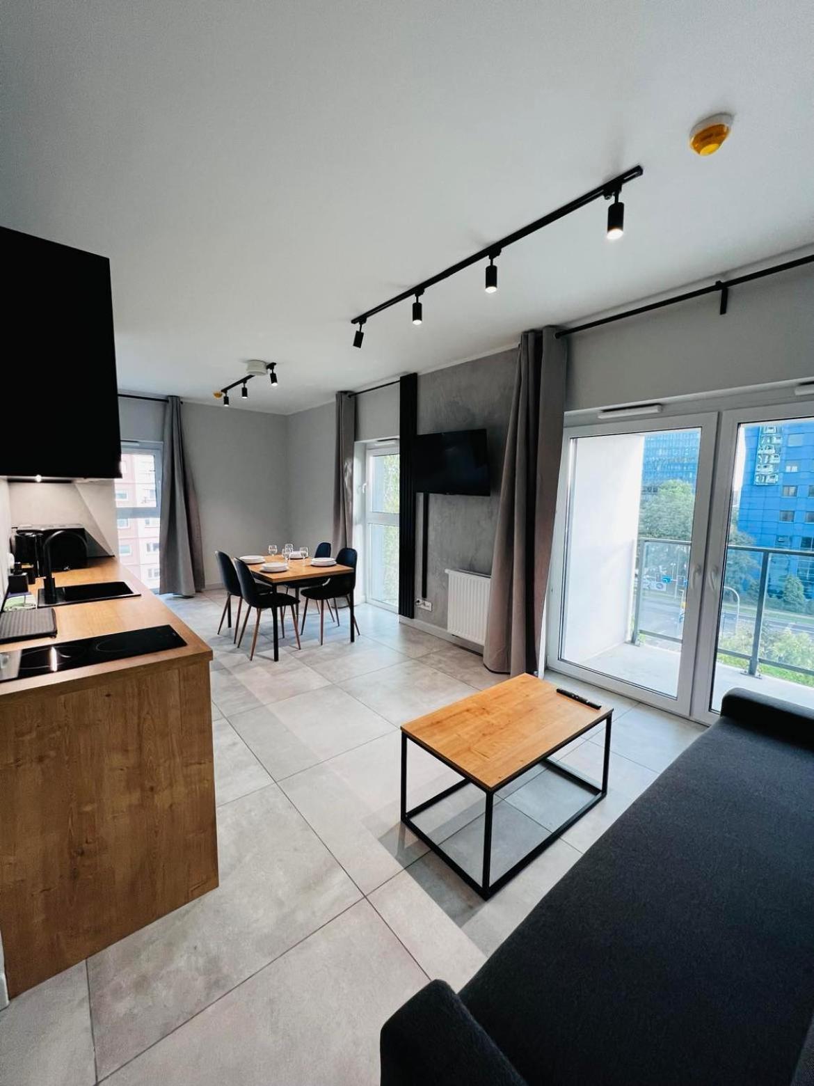 - Legnicka Business Center Apartment
